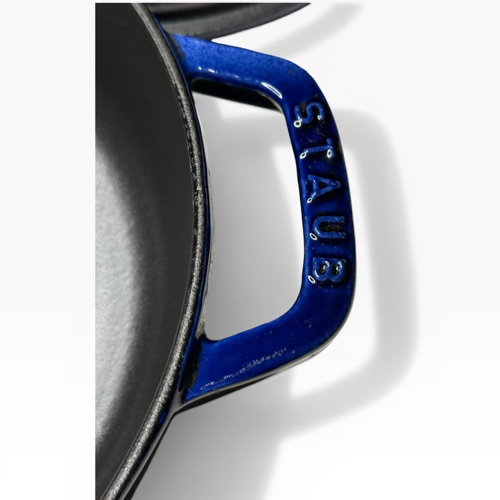 Staub 𖦹 Enameled Cast Iron Braiser with Enamel Lid 𖦹 Glossy Sapphire 𖦹 2L 3.5Q 𖦹 - Picture 10 of 16